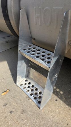 Semi truck frame steps