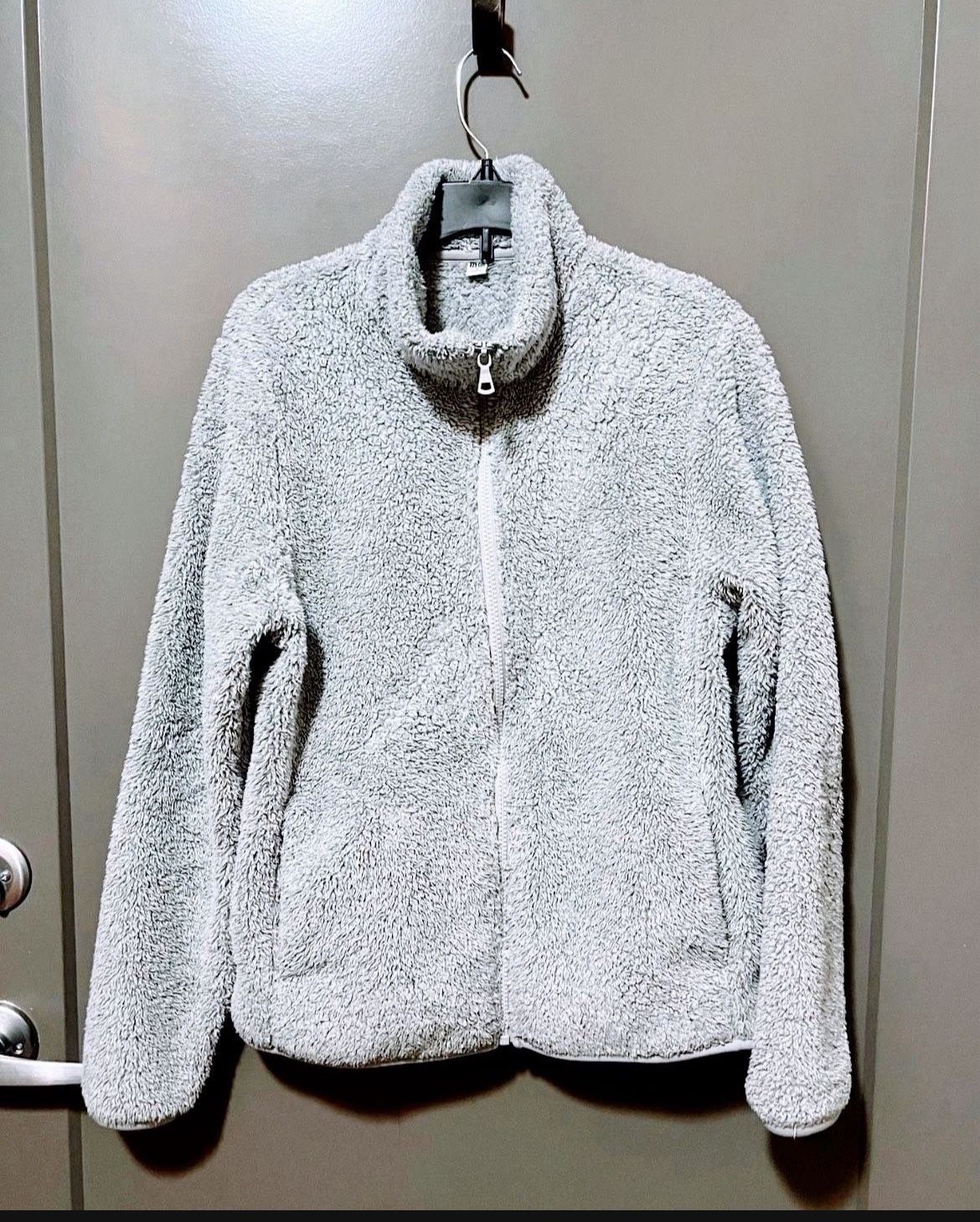 UNIQLO Gray Womens fleece Jacket, Size Medium (Pick up🛒 In Bellevue) *Check out my Other Posts 💕