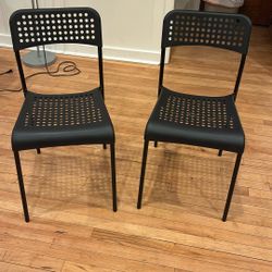 Chairs / Plastic And Metal Black 