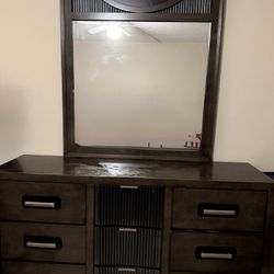 King Bedroom Set Need Gone Asap OBO