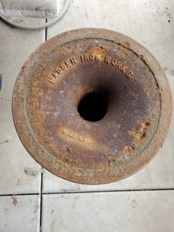 MADSEN IRON WORKS CAST IRON ONE PCS  PEDESTAL STAND ANTIQUE 250.00 OBO