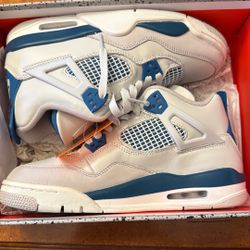 Air Jordan 4 Retro. Off White/Military Blue