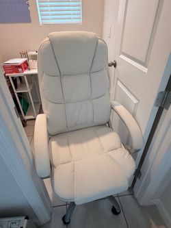 Gaming chair white