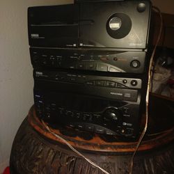 Yamaha Stereo With Speakers