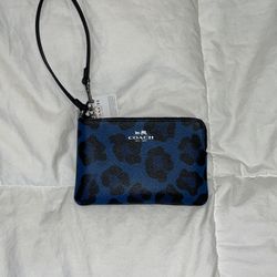 Coach Wristlet (NEW&AUTHENTIC)