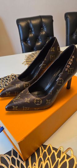 LV Monogram Pumps