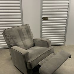 Reclining rocking chair 🛋️/ Delivery available 🚚