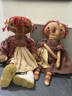 Raggedy in antique dolls