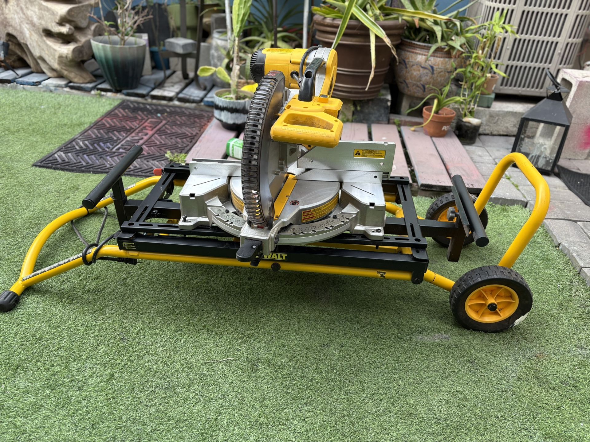 Dewalt Table Saw With Table.