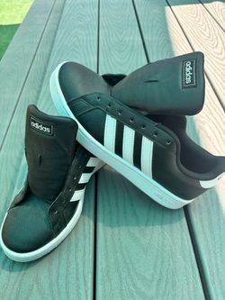 Adidas shoes men’s size 9