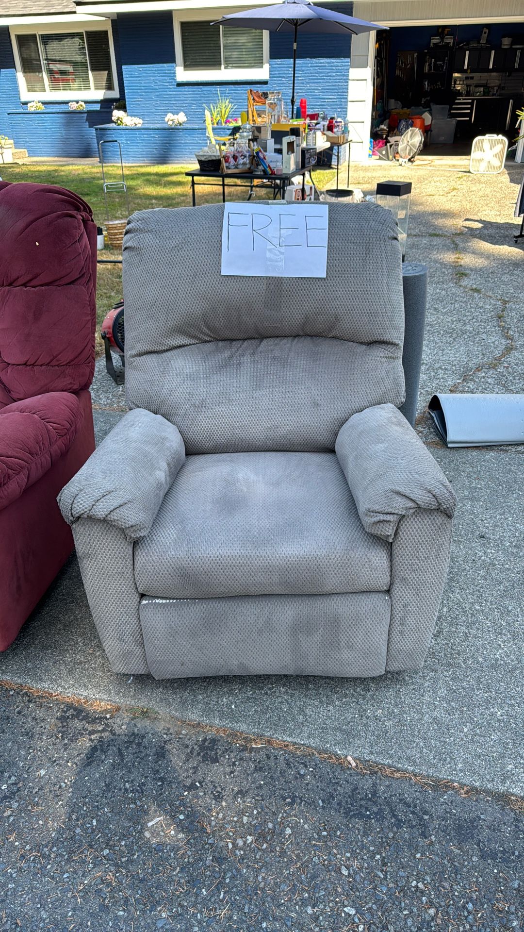 Free Recliner And Rocker Chairs