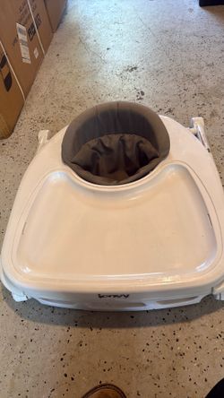 Baby feeding table roller