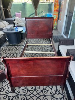 2 Twin Size Beds