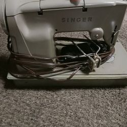 Singer Sewing Machine 