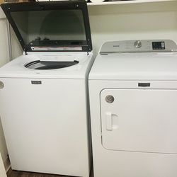 Maytag 4.8 cu. ft Washer and 7.0 cu. ft ELECTRIC Dryer in White
