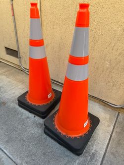 4 Traffic cones