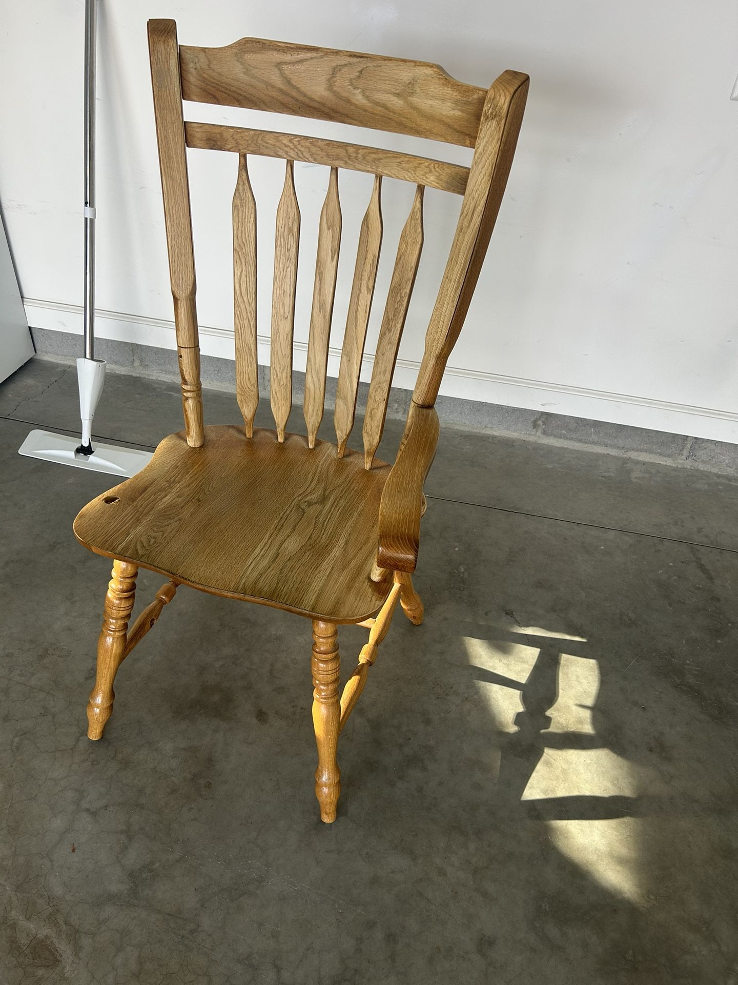 Wooden Chair /  Read Below ⬇️ 