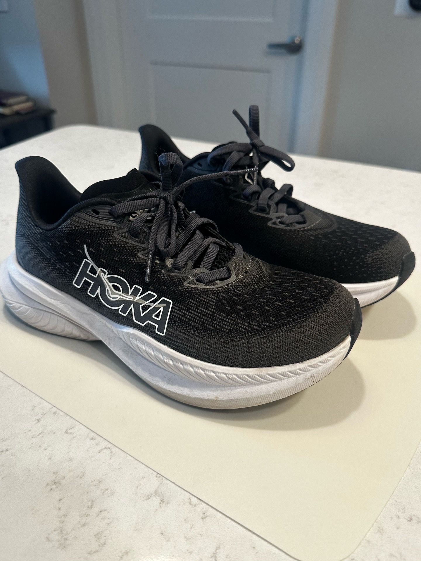 Hoka Mach 6 women’s Size 6B shoes