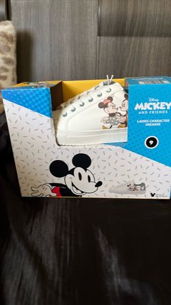 Disney Mickey and Friends Ladies Sneaker Size 9