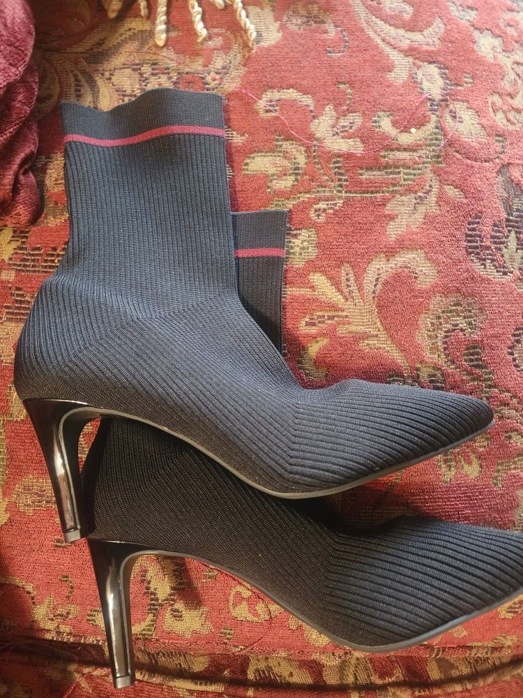 New Vince Camuto Black Heeled Booties Size 9