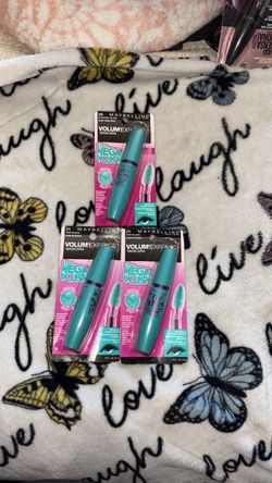 Maybelline Volum'Express Mega Plush Mascara