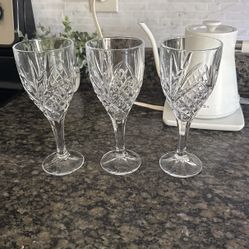 Wine Glasses Like New