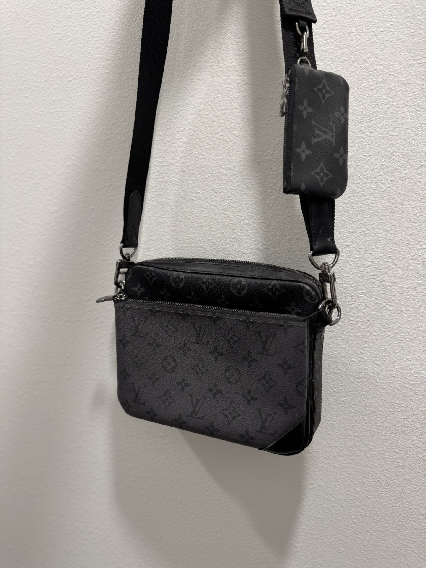 Louis Vuitton Messenger Bag