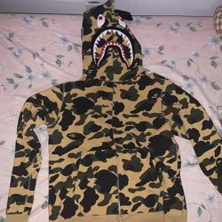 bape shark hoodie. sz L