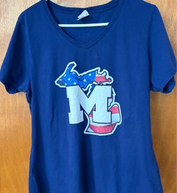 Women’s Size XL Michigan Patriotic Graphic V-Neck T-Shirt