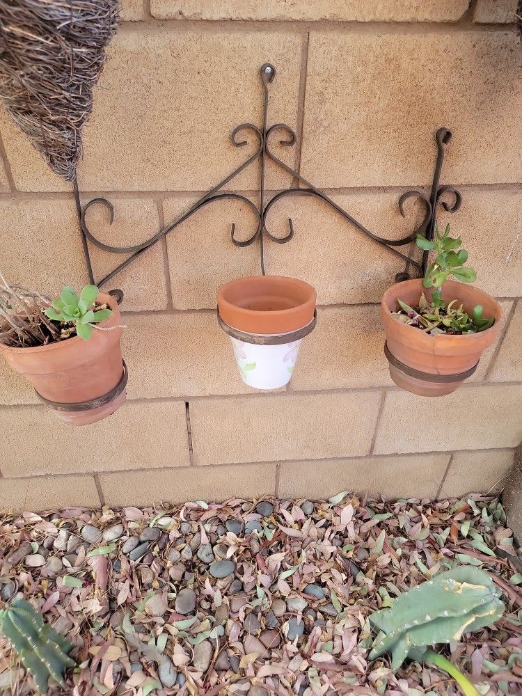 Metal Rack Plant Holder With Clay Pot