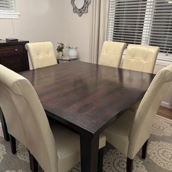 Dining Table With 6 Chairs Used But Good Conditions 