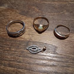 3 Beautiful Rings And A Small Jewelry With Diamonds 