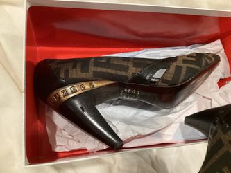 FENDI Pump Size 39 European, Like New Asking $450.
