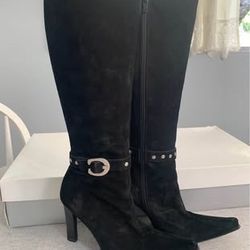 Like New Ladies Charles David Blk Suede Boots - Size 6