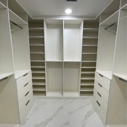 Walk In Closet 