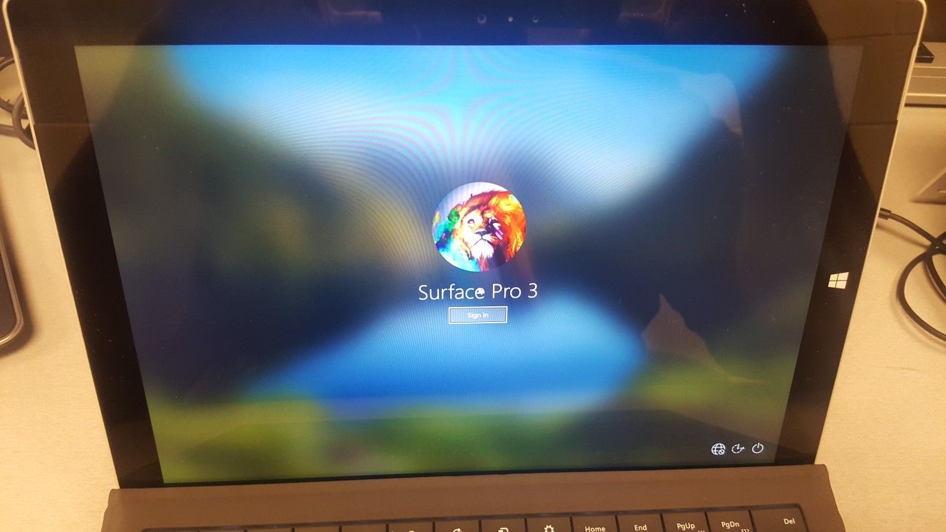 Surface Pro 3 - Intel Core i5 - 128GB SSD - 4GB Ram - Cover/Keyboard