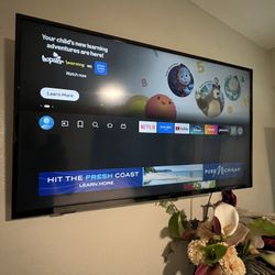 43-inch Smart 4K UHD - Fire TV (with Mount)