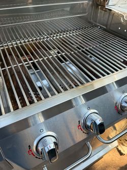 PROPANE GAS BBQ GRILL USED VERY CLEAN,PRICE ITS FIRM