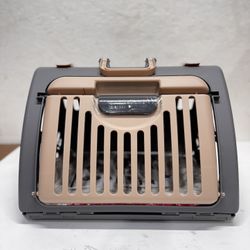 Pet carrier