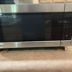 LG 2.0 Stainless steel Microwave and Trim Kit