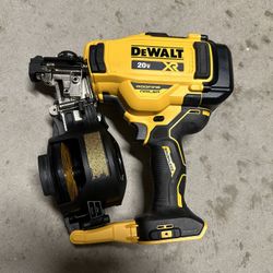 Dewalt 20V Cordless Roofing Nailer
