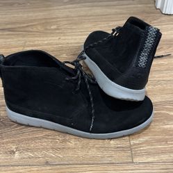 UGGS  Size 9