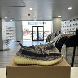 Brand New Adidas Yeezy Boost 350 V2 Zyon Size 6.5M