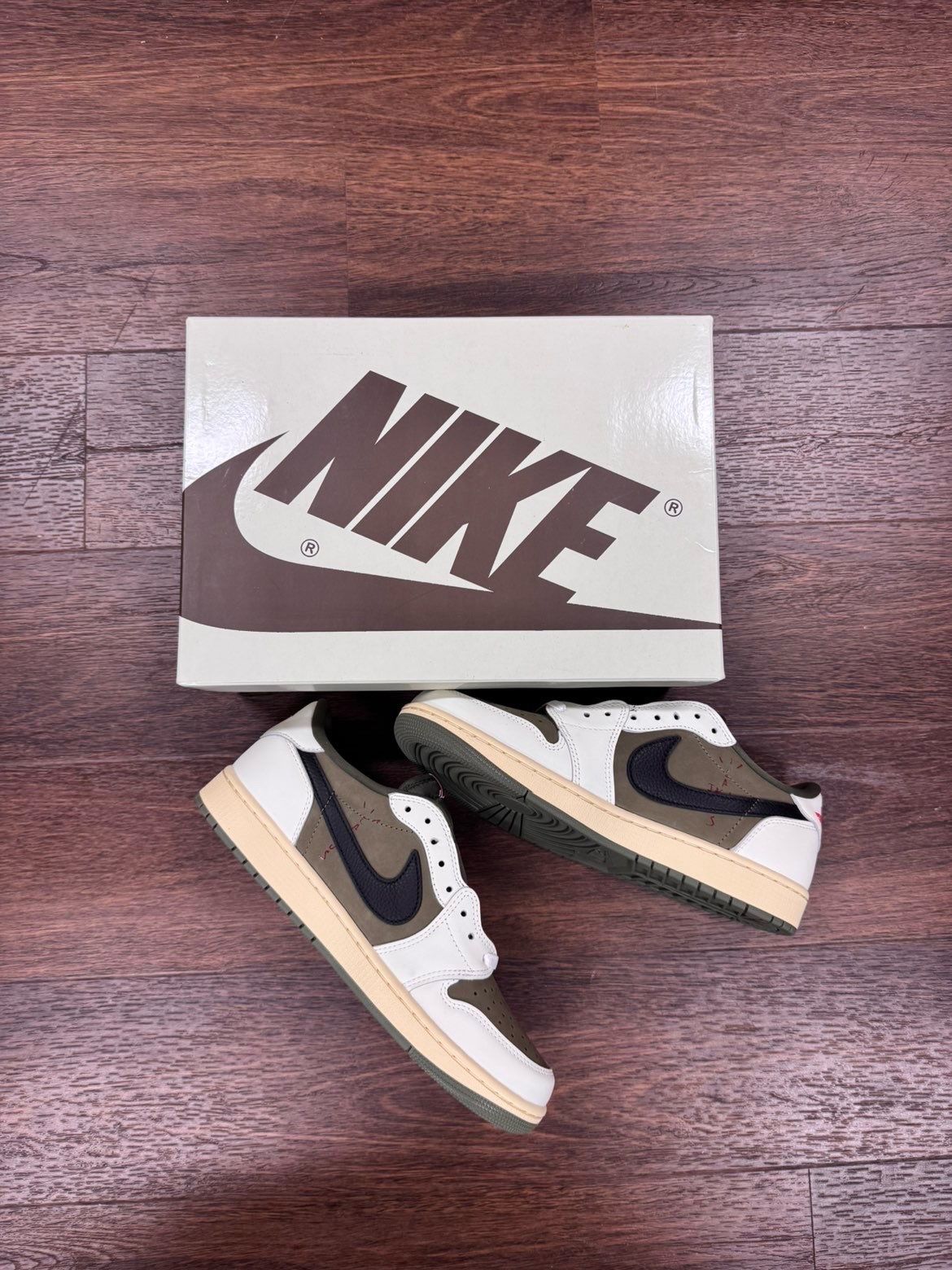 Travis Scott x Air Jordan 1 Retro Low OG SP Reverse Olive / Medium Olive
