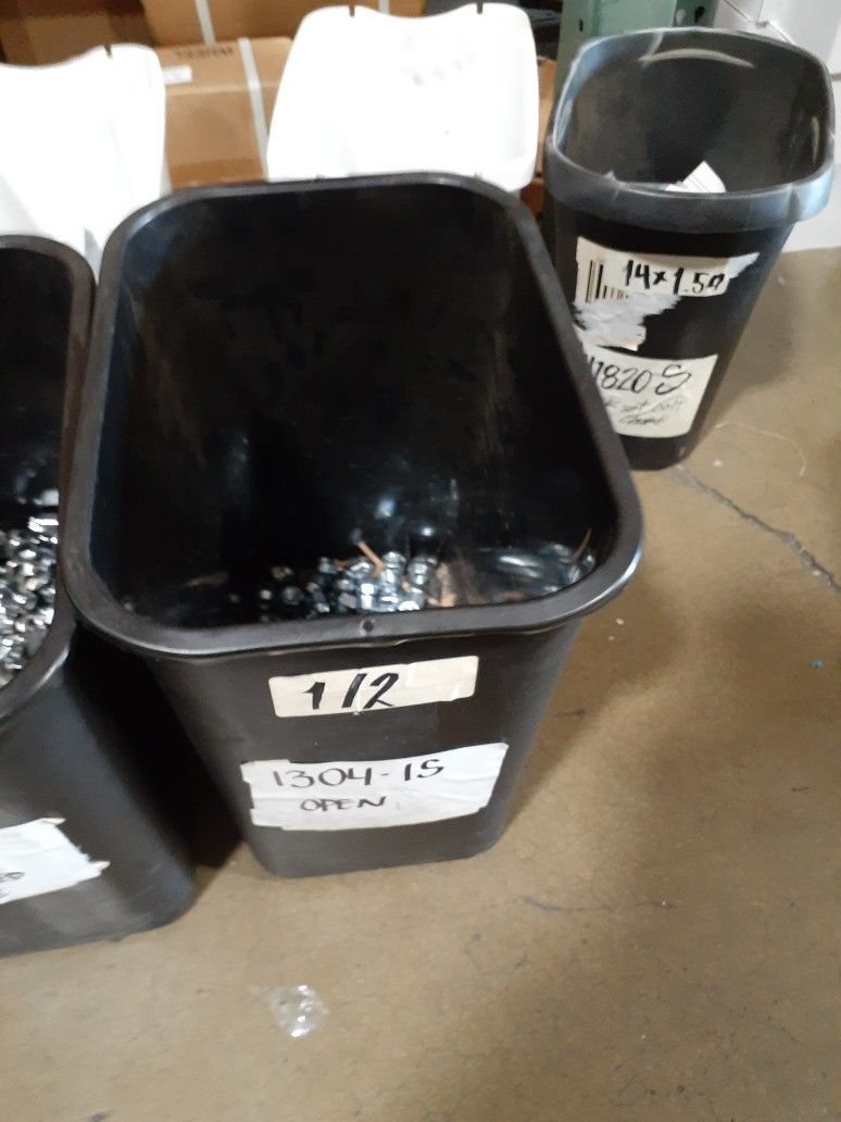 Sets Of Lugnuts And Bolts Comes With Locklugs And Keys