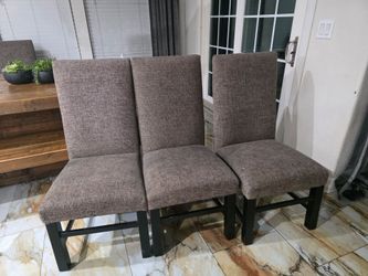4 table chairs