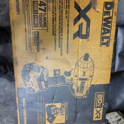 Dewalt 20v Max XR Brushless 1/2 " (13mm) High Torque Impact Wrench Kit Battery And Charger Include 