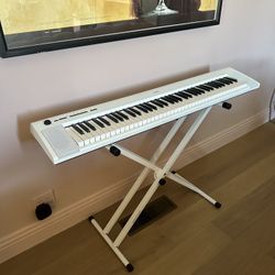 Yamaha Keyboard With Stand 