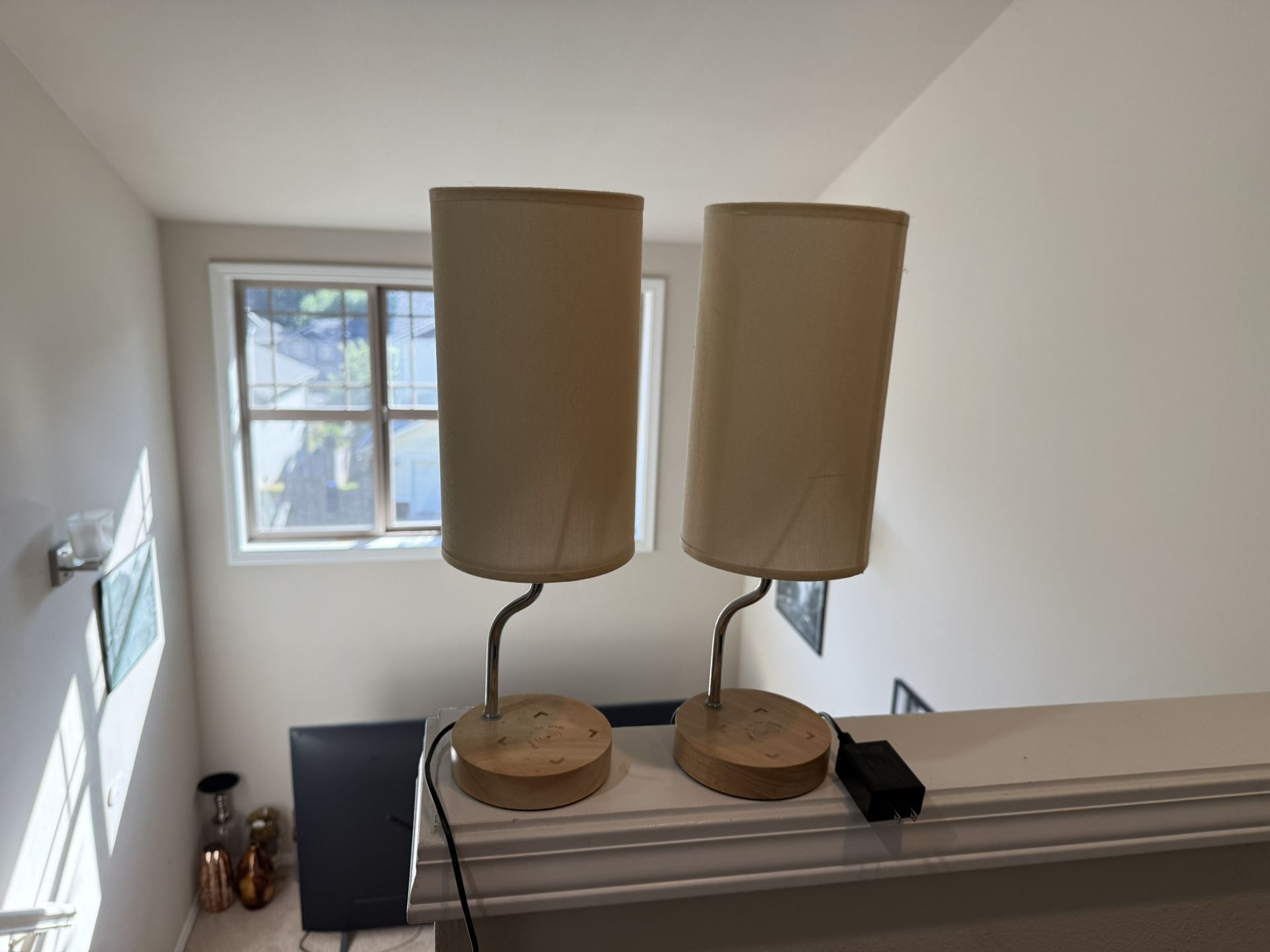 Touch sensitive Bedside lamps With Charging Pad
