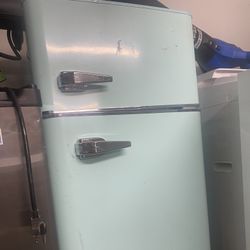 Mini Fridge 